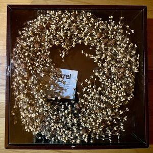 Crate & Barrel 20” Off-White Berry Wreath – New in Box